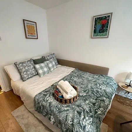 Apartment Centre Perfect Location *