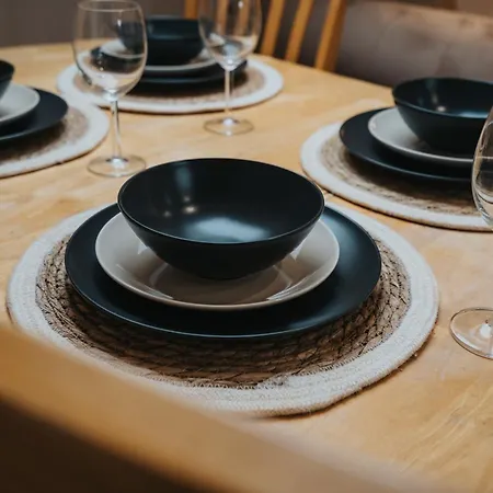 Scandi Loft Style - Sleeps 6 - Near Airport