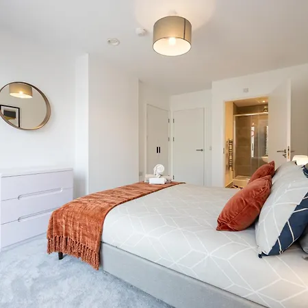 Pet Friendly 2br Near Station By Asquare Letting