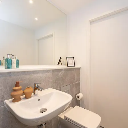 Apartment Pet Friendly 2br Near Station By Asquare Letting Manchester