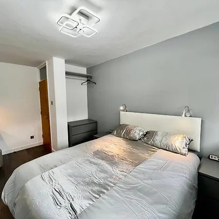 Apartment - 1 Bedroom - Sleeps 3 - Free Parking *