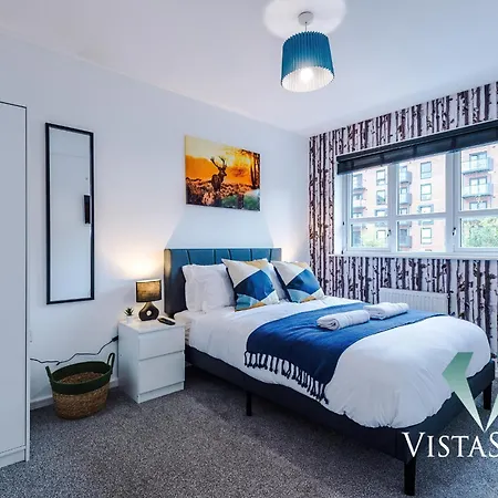 Modern 3 Bed W Pool Table & Free Parking By Vista Short Lets マンチェスター