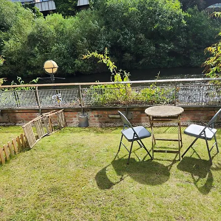 Appartement Luxury 2 Bed On River, Wifi, Parking, Garden *
