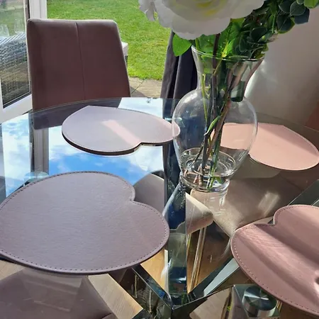 The Heart - Cosy 3 Bedroom House With Double Driveway And Garden In マンチェスター