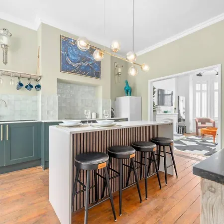 Large & Stylish Townhouse King Beds&free Parking *