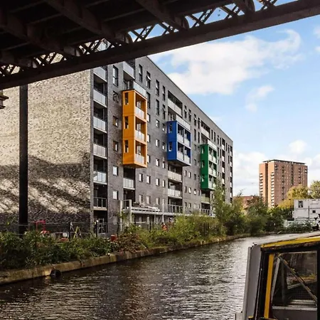 Spacious 2 Bed In Central 아파트