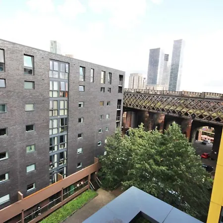 Spacious 2 Bed In Central 맨체스터