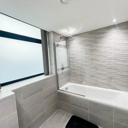 Old Trafford 3br Penthouse! Free Street Parking & Long Accepted! アパート