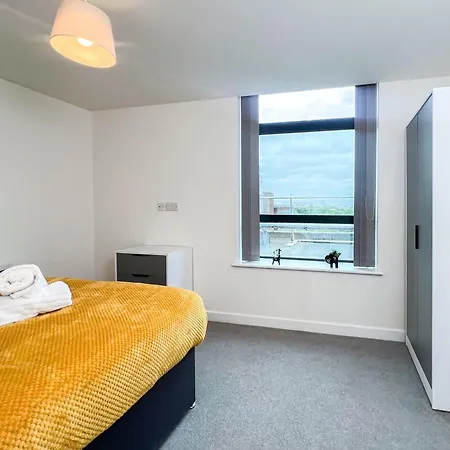 アパート Old Trafford 3br Penthouse! Free Street Parking & Long Accepted! マンチェスター