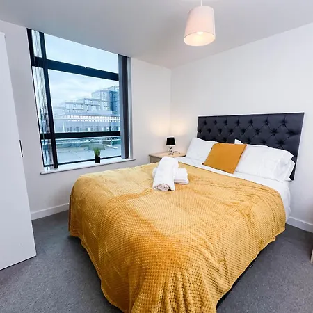 アパート Old Trafford 3br Penthouse! Free Street Parking & Long Accepted! *