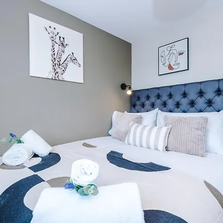 New! Stylish 2-bed In By 53 Degrees Property, Great Location - Sleeps 6! Appartamento *