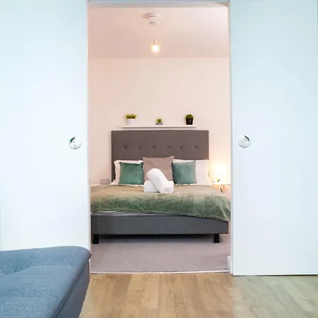 Apartment Lavish Living Huge Long Term Savings For Contractors Relocators Profressionals