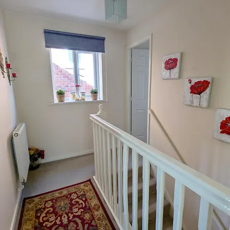 Spacious 4 Bed Riverside *