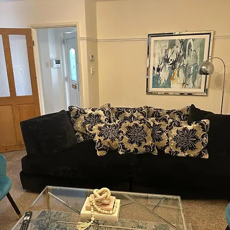 公寓 3 Bedroom Close To Stadium And Coop Live *
