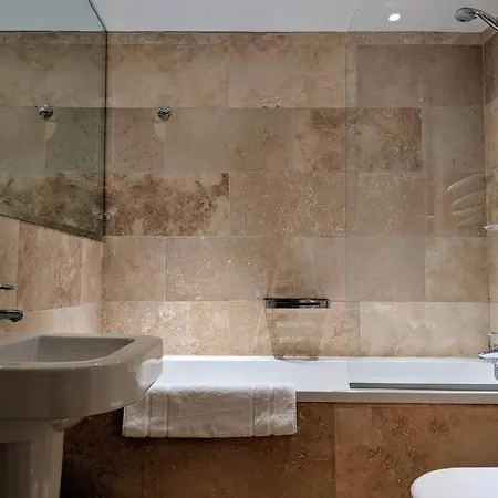 Boutique Centre Flat By Superhost