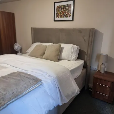 Entire 2 Bedroom And 2 Bathroom In -free Underground Parking Manchester