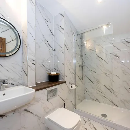5bedroom Townhouse 15mins To City Centre By Rest&recharge