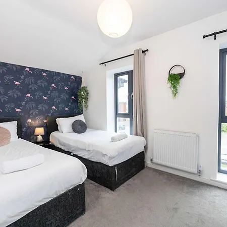 5bedroom Townhouse 15mins To City Centre By Rest&recharge *
