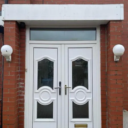Dom wakacyjny 13 Guests - Free Parking - House Manchester