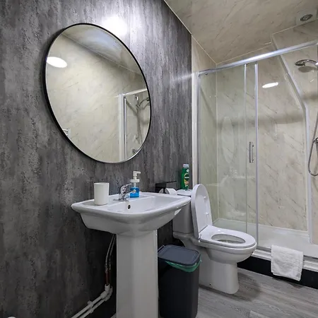 Oldham Free Parking 3bed 1bath Apartament Manchester