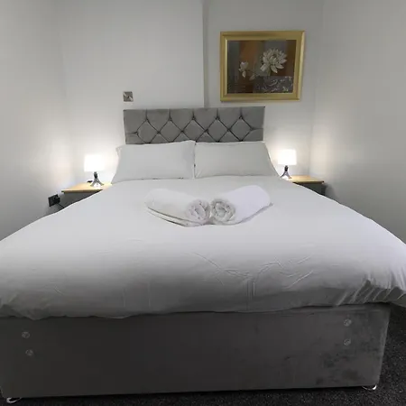 Oldham Free Parking 3bed 1bath Manchester