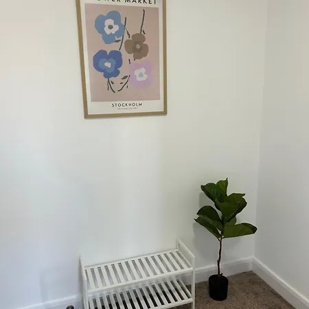 Failsworth 6 With Free Gated Parking Manchester