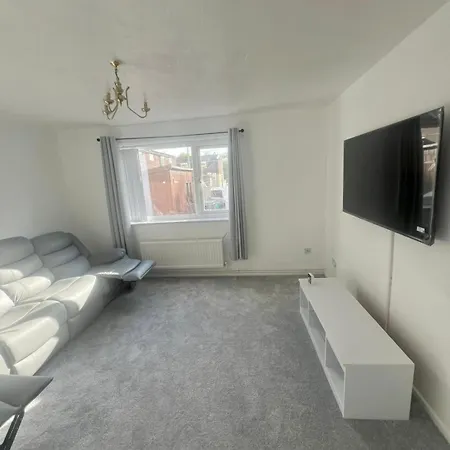 Semesterbostad Manchester Holiday Home
