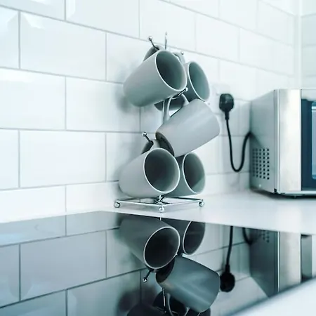 Comfy Four Bedroom House With Parking Vakantiehuis *