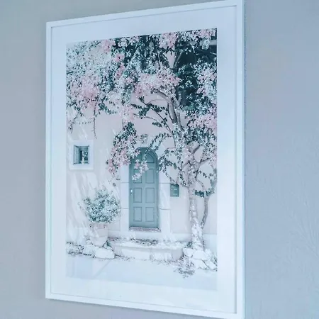 Vakantiehuis Comfy Four Bedroom House With Parking