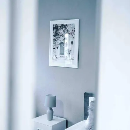 Comfy Four Bedroom House With Parking Manchester