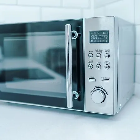 Comfy Four Bedroom House With Parking Vakantiehuis