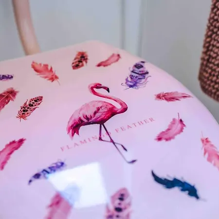 Vakantiehuis Comfy Four Bedroom House With Parking *