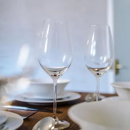 Vakantiehuis Comfy Four Bedroom House With Parking