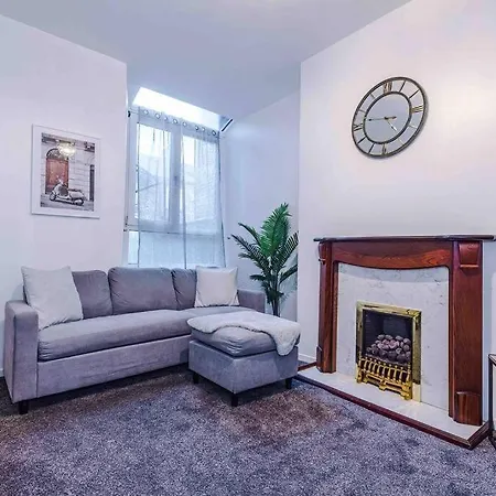 Vakantiehuis Comfy Four Bedroom House With Parking Manchester