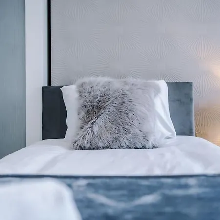 Vakantiehuis Comfy Four Bedroom House With Parking Manchester