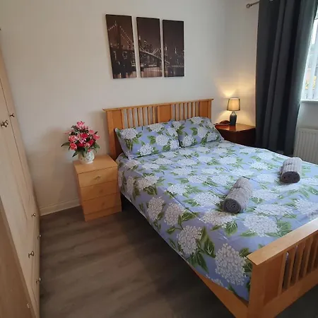 Lovely 3 Bedroom House Сasa de vacaciones