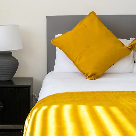 Сasa de vacaciones Modern 3 Bed Home, Near Etihad Stadium *