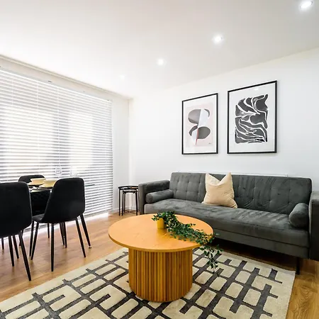Modern 3 Bed Home, Near Etihad Stadium * Mánchester