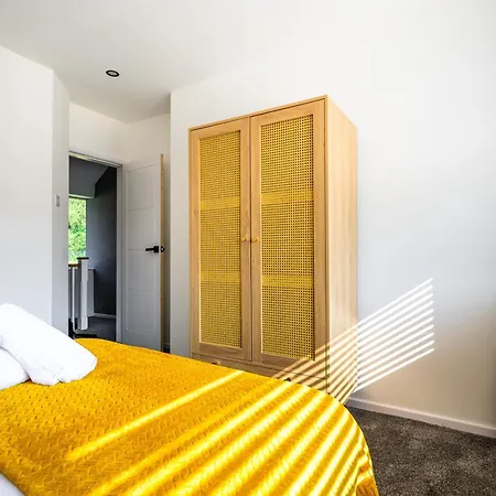 Modern 3 Bed Home, Near Etihad Stadium Сasa de vacaciones Mánchester