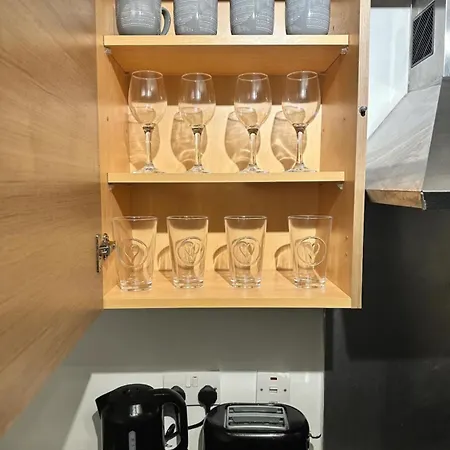 Luxury 2br Near Town And Etihad Stadium Апартаменты