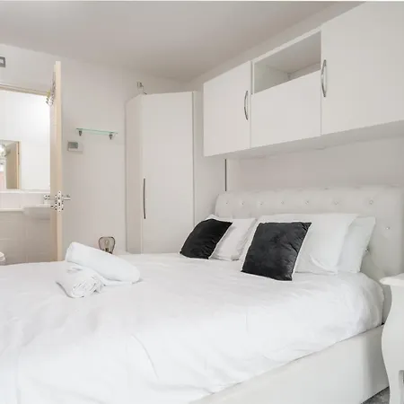 Dom wakacyjny Pool Table - Coop Live Arena, Etihad & *