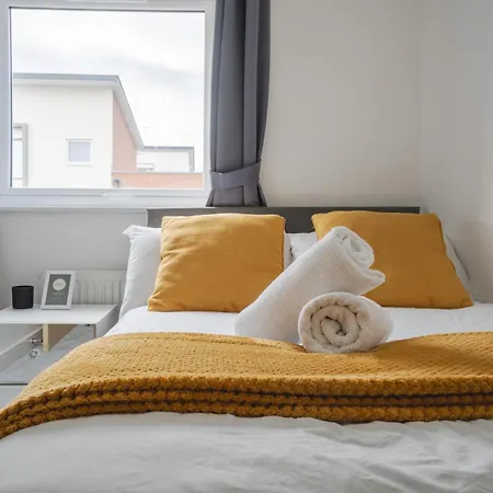 Dom wakacyjny Pool Table - Coop Live Arena, Etihad &