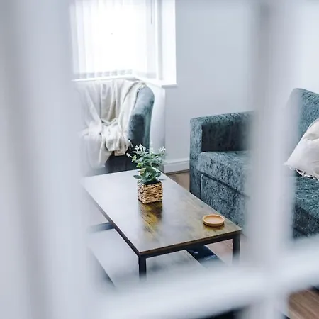 Stylish Home, Games Room, Sleeps 6, Large Driveway, Perfect For Groups Lägenhet *