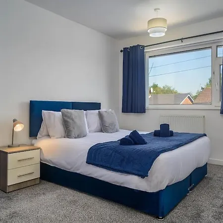 شقة Spacious 4bed Home, Sleeps 10, Pool Table, Parking, Perfect For Groups *