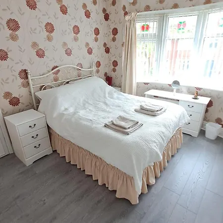 度假居 Dalton House - Three Bedroom Stretford Free Parking Near The Trafford Centre