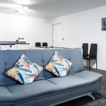 Spacious Ground Floor Near Old Trafford Stadium * マンチェスター