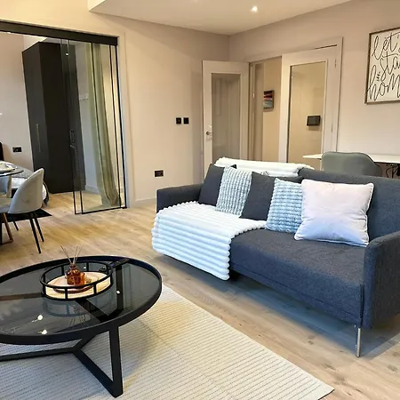 Stunning 2br In Chinatown *