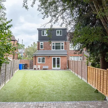 The Kent Luxury House Sleeps 14 Free Parking Holiday home Manchester