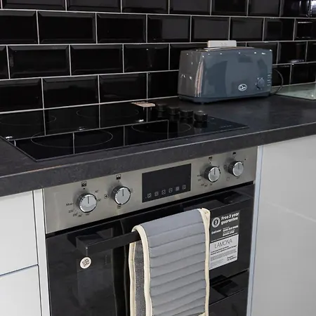 The Kent Luxury House Sleeps 14 Free Parking Manchester