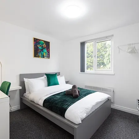 The Kent Luxury House Sleeps 14 Free Parking